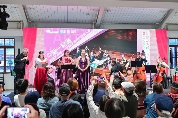 杭州配资平台 百年弄堂里海派艺术季启幕，跨界演艺连接城市更新